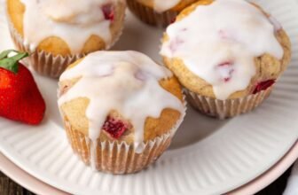 Strawberry Buttermilk Muffins | Cookies & Cups