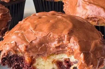 CHOCOLATE CREAM CHEESE CUPCAKES – The Southern Girl Cooks