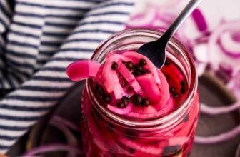 The right way to Make Pickled Crimson Onions