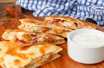 Rooster Bacon Ranch Quesadilla – Barefeet within the Kitchen